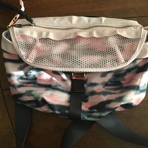 Lululemon Go Lightly Bag