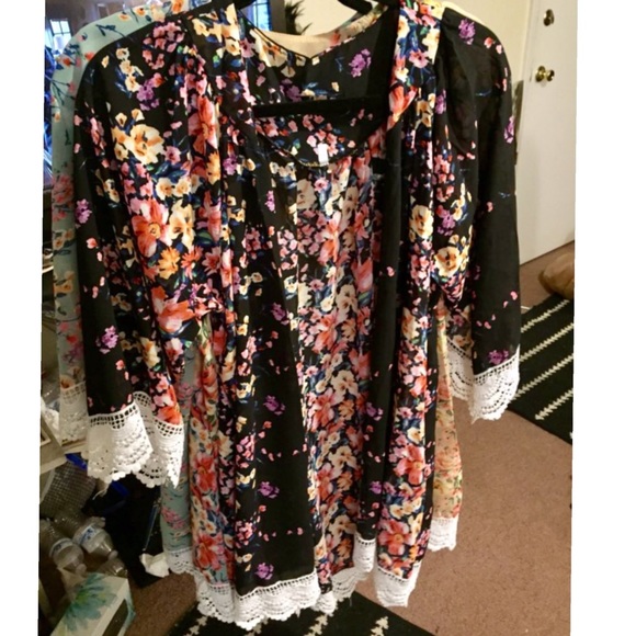 New Printed Chiffon Loose Kimono With Lace Sleeves - Picture 5 of 8