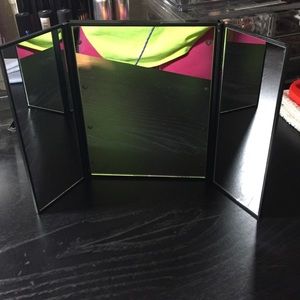 Trifold mirror
