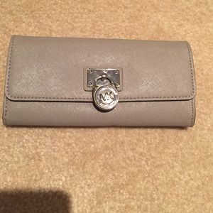 Michael kors wallet