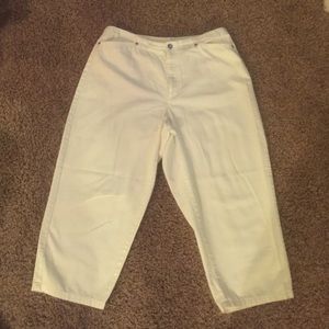 🌟🌟Liz Claiborne capris🌟🌟SALE🌻