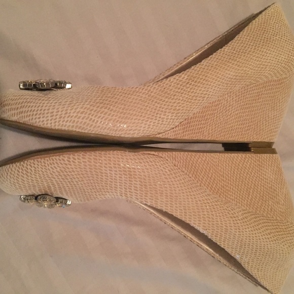 BCBG Wedges - Picture 2 of 2