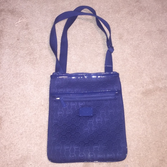 Michael Kors Signature Cross Body Bag - Picture 1 of 3