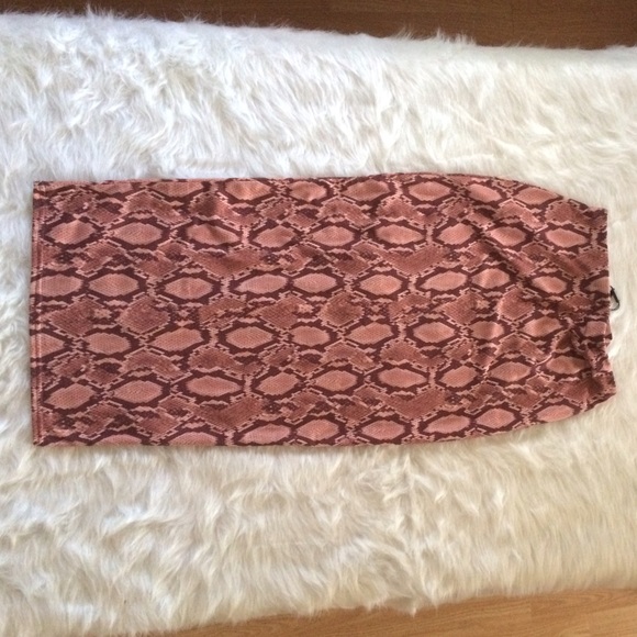 Missguided Skirt - Picture 2 of 2