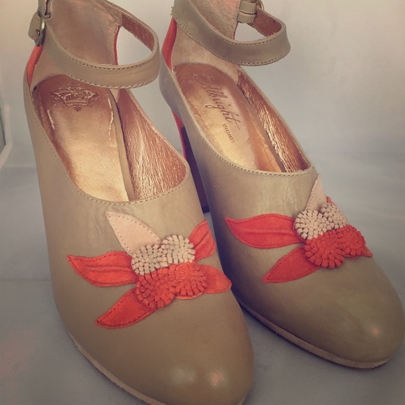 Two tone ankle strap heels with flowers