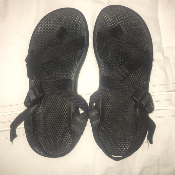 women's size 9 black chacos