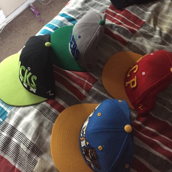 4 SnapBack hats - Picture 2 of 3