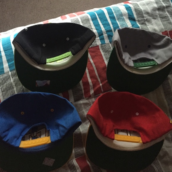 4 SnapBack hats - Picture 3 of 3