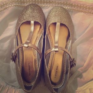 Little girl gold flats