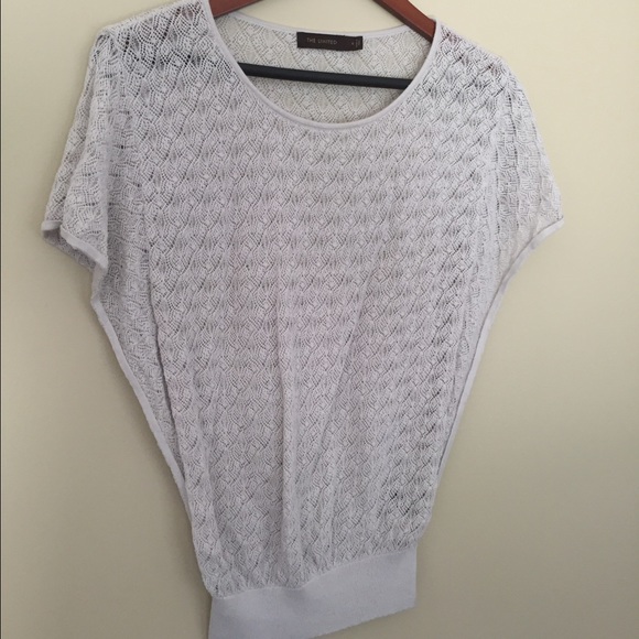 Limited sleeveless sweater