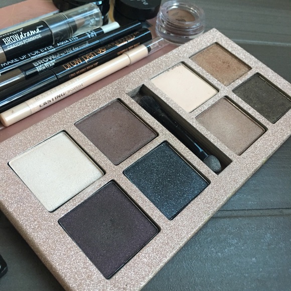 Eyeshadow liner and brow makeup bundle - Picture 3 of 3