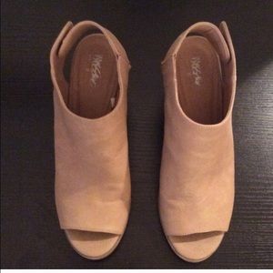 Peep toe stacked heels