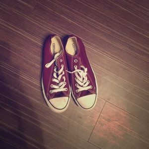 💋FINAL PRICE💋Maroon converse chuck Taylor's
