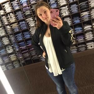 Meet your Posher, Elizabeth