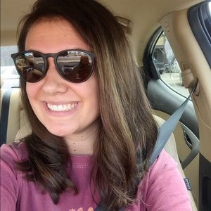 Meet your Posher, Nicole