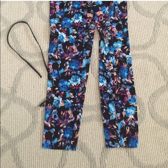 LAST CHANCE!!!! Brand new floral jumpsuit - Picture 3 of 3