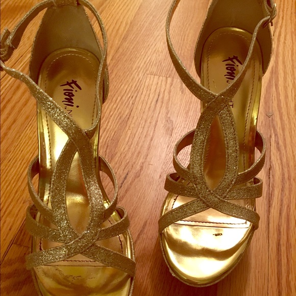 Gold metallic glitter strappy heels