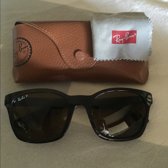 Ray-Ban Wayfarer Polarized Sunglasses