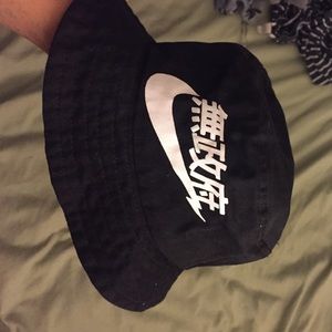 Bucket hat