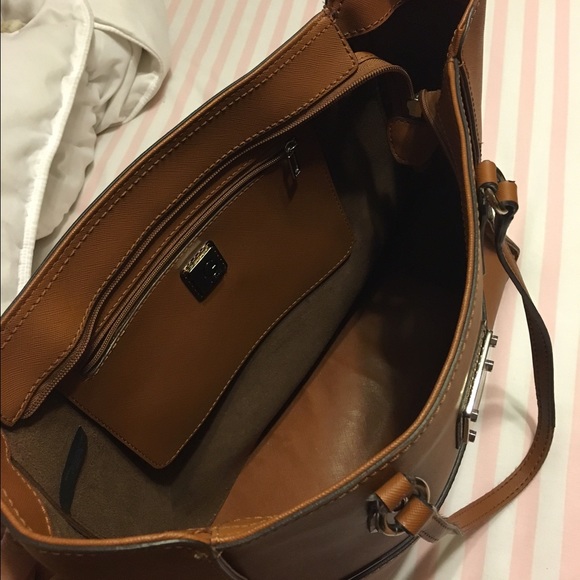 Guess bag - Picture 4 of 4