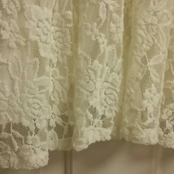 Like New 🌺 Hollister Embroidered Lace Small Skirt w/a Built in Slip..Beautiful - Picture 5 of 10
