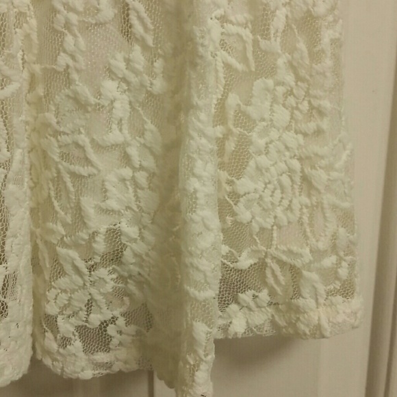 Like New 🌺 Hollister Embroidered Lace Small Skirt w/a Built in Slip..Beautiful - Picture 6 of 10