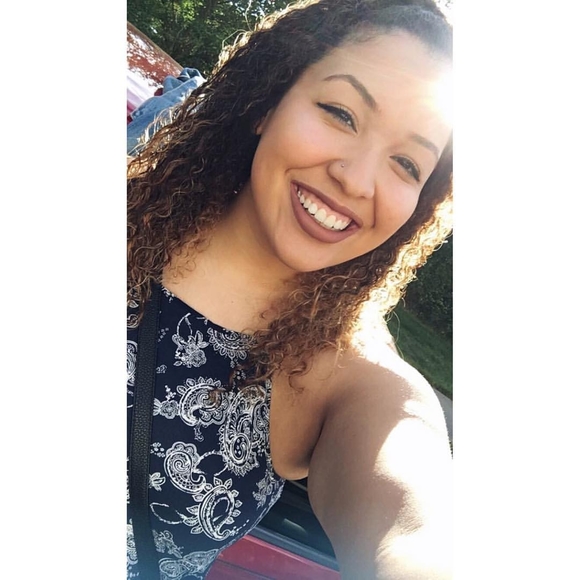 Meet your Posher, Marisa