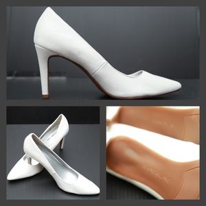 Bandolino white heels 7.5M