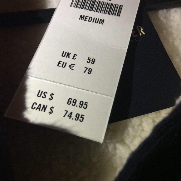 Brand new with tags hollister sweater - Picture 2 of 3