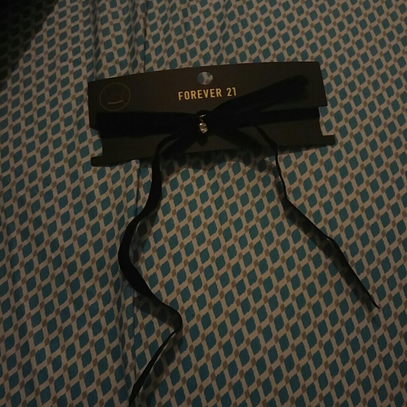 Velvet tied now choker - Picture 1 of 3