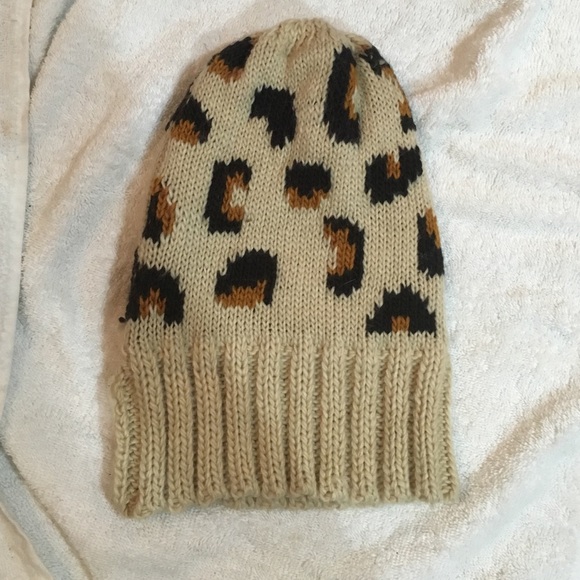 H&M winter hat - cheetah print