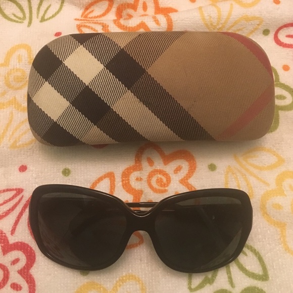 ❌SOLD❌FOR TRADE.. 😊 Authentic Burberry Sunglasses - Picture 1 of 4