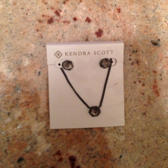 REDUCED! Kendra Scott necklace and earring set
