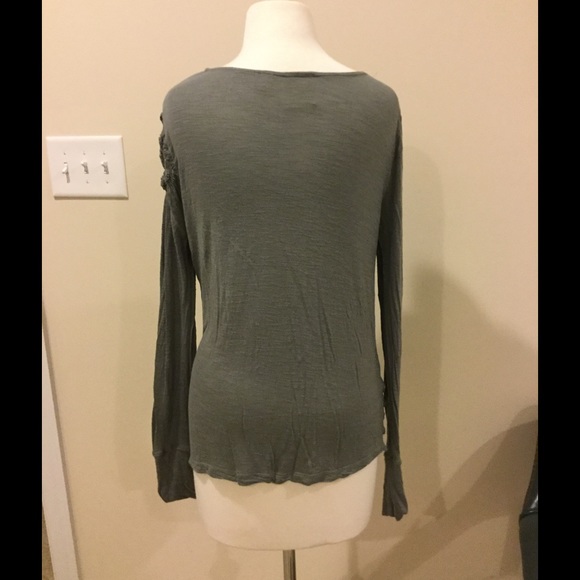 Ric rac asymmetrical top. - Picture 2 of 2