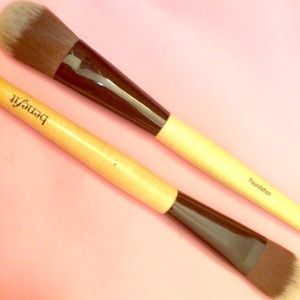 Benefit foundation brush