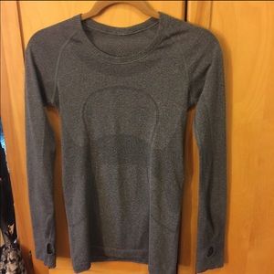 Lululemon NWOT LS Sz 4 Classic Silver Swiftly