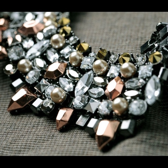 ⭐️Gorgeous statement Necklace - Picture 2 of 4