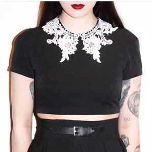 Deandri Appliqué Collar Banshee