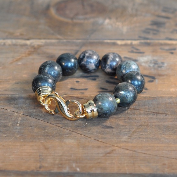 Chunky stones labradorites with 24 ct gold clasp P