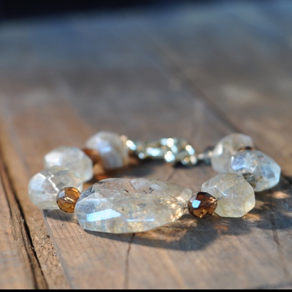 Chunky quartz and crystal stones bracelet