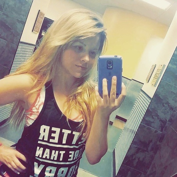 Meet Your Posher, Sarah - Picture 2 of 2