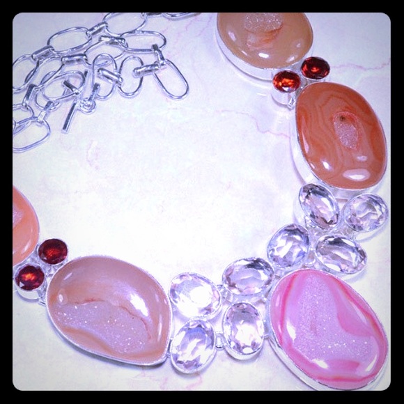 Agate and pink topaze necklace