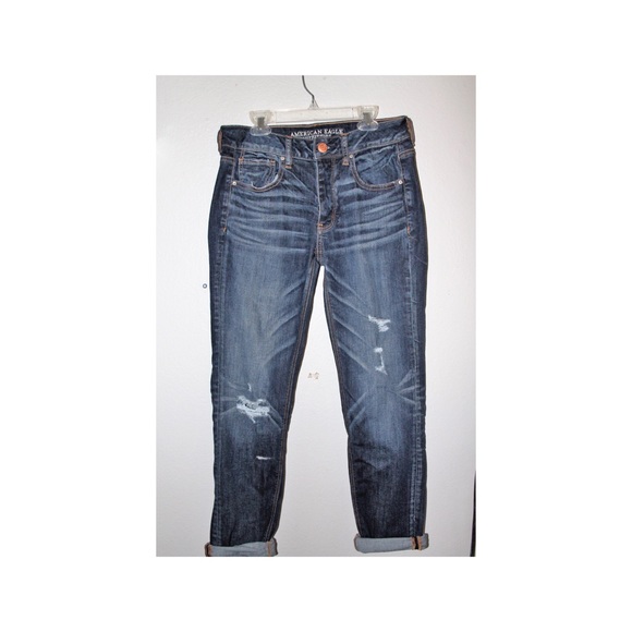 AMERICAN EAGLE MEDIUM RISE JEANS