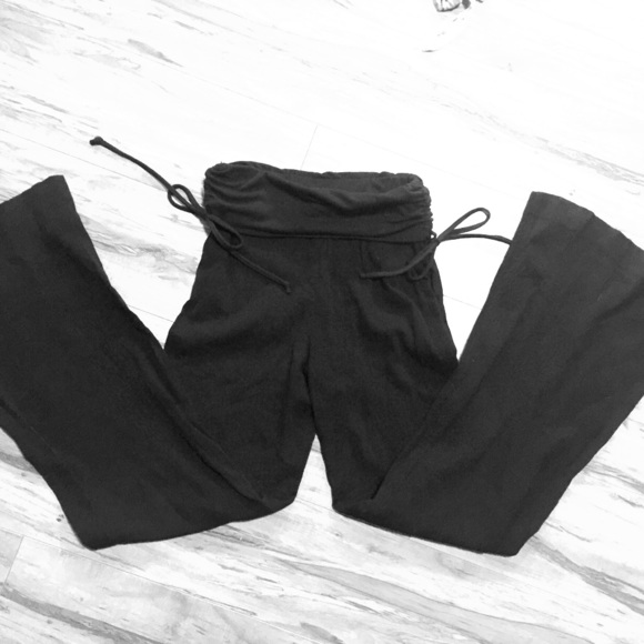 Guess black wide-legged black pants size small.