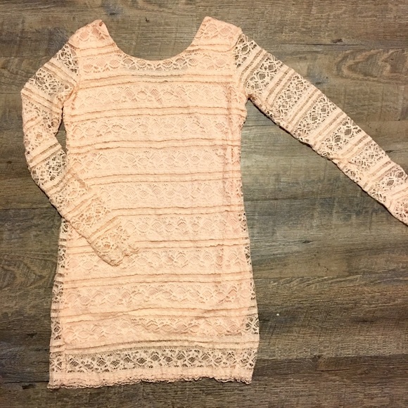 Lace dress - Picture 2 of 3