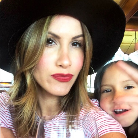 Meet Vanessa! 🛍 - Picture 2 of 2