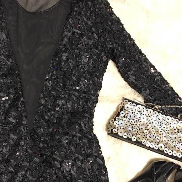 Fitted black lace dress - Picture 2 of 4