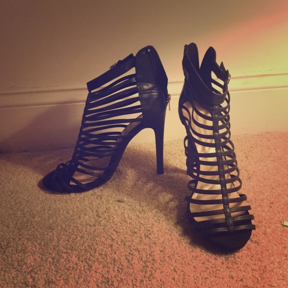 Super cute black heels!!