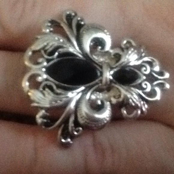 Silvertone fleus-de-lis with jet black accent ring - Picture 3 of 4