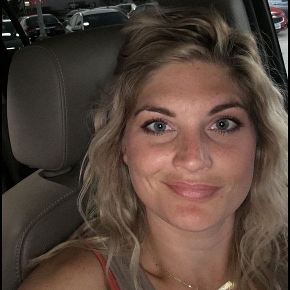 Meet your Posher, Cortney